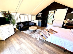 8 Schlafzimmer, Schreibtisch, WLAN, Bettwäsche