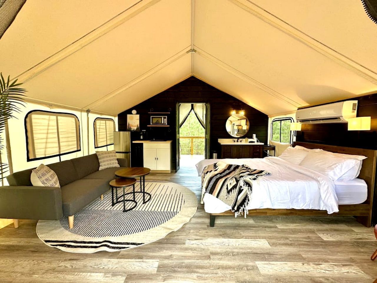 8 chambres, bureau, Wi-Fi, draps fournis