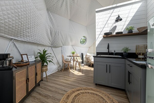 Fridge, microwave, stovetop, coffee/tea maker - Amazing Pure Glamping Secluded Dome with Hot-tub in Grantsburg, Illinois (Grantsburg)