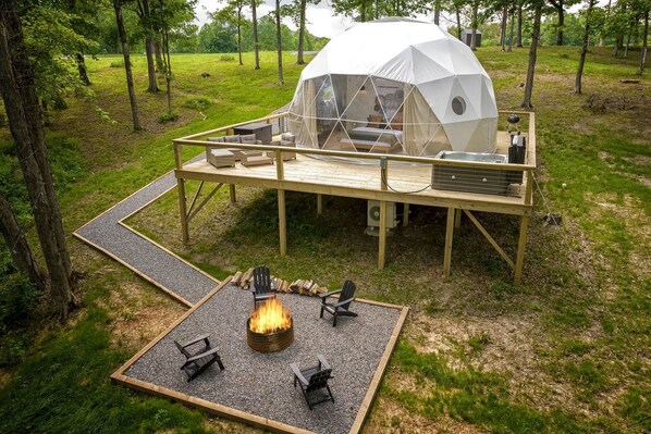 Terrace/patio - Amazing Pure Glamping Secluded Dome with Hot-tub in Grantsburg, Illinois (Grantsburg)
