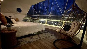 Desk, iron/ironing board, WiFi, bed sheets