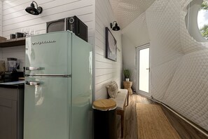 Interior - Amazing Pure Glamping Secluded Dome with Hot-tub in Grantsburg, Illinois (Grantsburg)