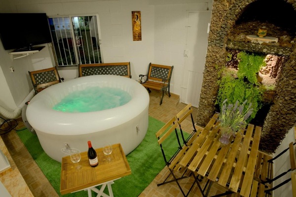Indoor spa tub
