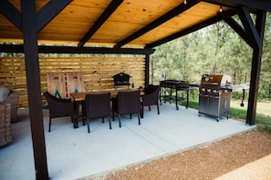 تناول الطعام بالخارج