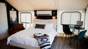 1 bedroom, desk, WiFi, bed sheets