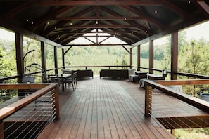 تناول الطعام بالخارج