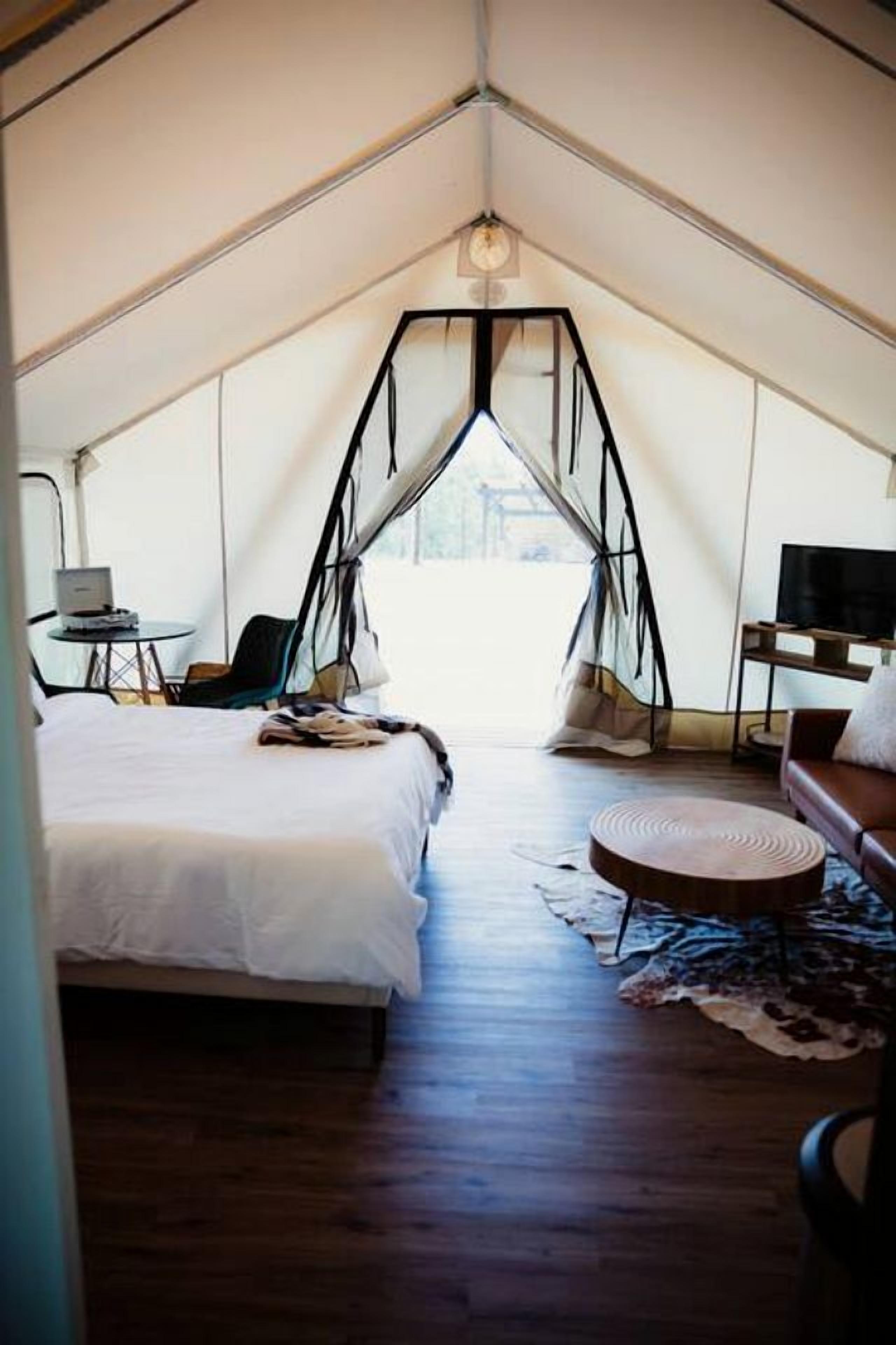 1 slaapkamer, een bureau, wifi, beddengoed
