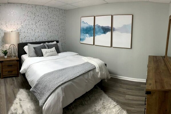 5 bedrooms, desk, iron/ironing board, WiFi