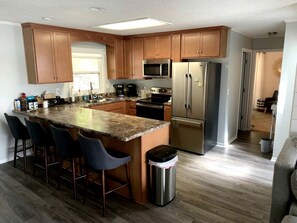 Private kitchen - Inmerse in the Serenity of this Lakefront Cottage in Cadiz, Kentucky (Cadiz)
