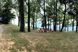 Property grounds - Inmerse in the Serenity of this Lakefront Cottage in Cadiz, Kentucky (Cadiz)