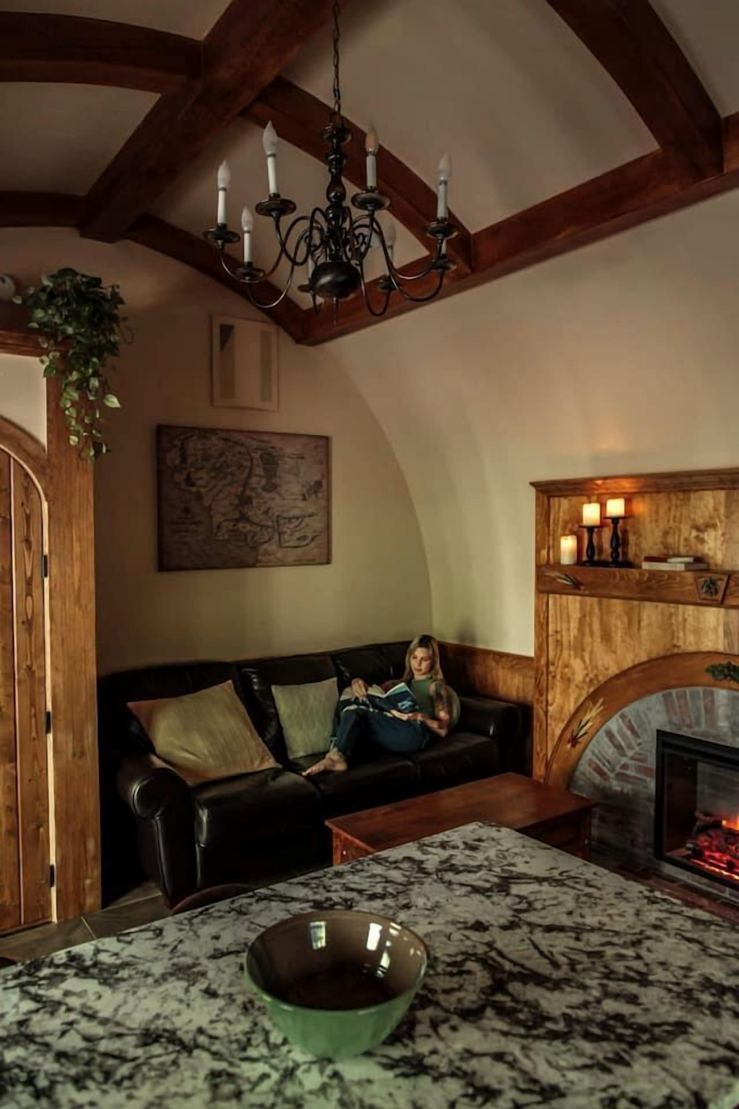 TV, fireplace