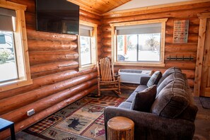 TV - Cozy 1-Bedroom Log Cabin with Full Kitchen & Wi-Fi | Bonners Ferry, Idaho Retreat (Bonners Ferry)