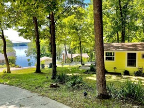 Property grounds - Charming Cottage with Fire Pit and Barbecue in Cadiz, Kentucky (Cadiz)