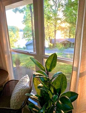 Interior - Charming Cottage with Fire Pit and Barbecue in Cadiz, Kentucky (Cadiz)