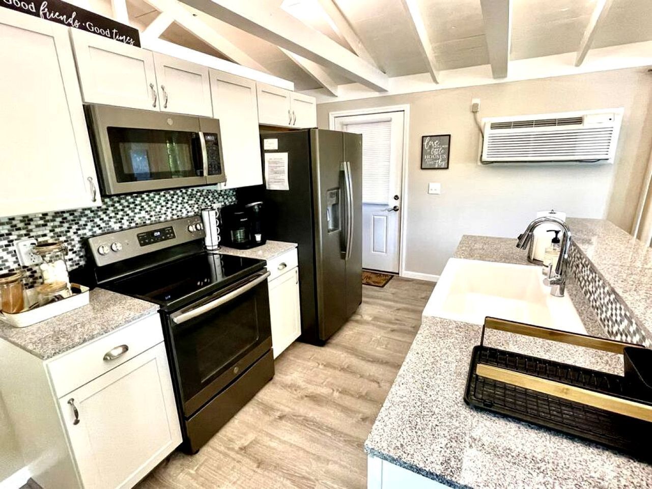 Coffee/tea maker, fridge, microwave, oven