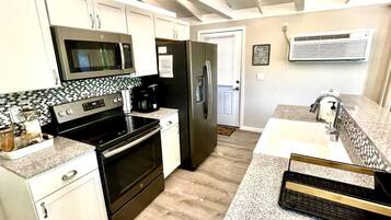 Coffee/tea maker, fridge, microwave, oven