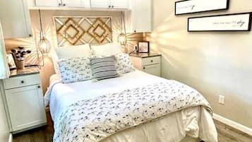 1 bedroom, desk, iron/ironing board, WiFi