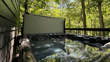 Tina de hidromasaje al aire libre