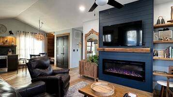 Televisión y chimenea