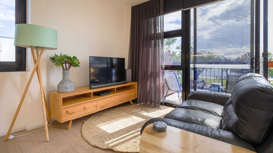 Comfy 2-bedroom Apartment With a Clyde River View