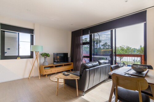 Comfy 2-bedroom Apartment With a Clyde River View