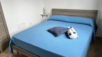 2 bedrooms, bed sheets