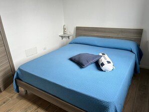2 bedrooms, bed sheets - Holiday Home 'Villetta Wild Vista Mare 2' with Sea View, Shared Terrace and Air Conditioning (Stintino)