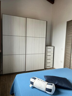2 bedrooms, bed sheets