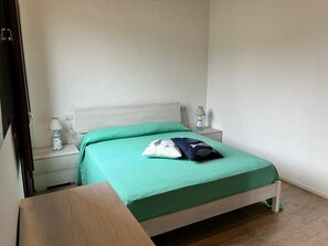 2 bedrooms, bed sheets - Holiday Home 'Villetta Wild Vista Mare 2' with Sea View, Shared Terrace and Air Conditioning (Stintino)