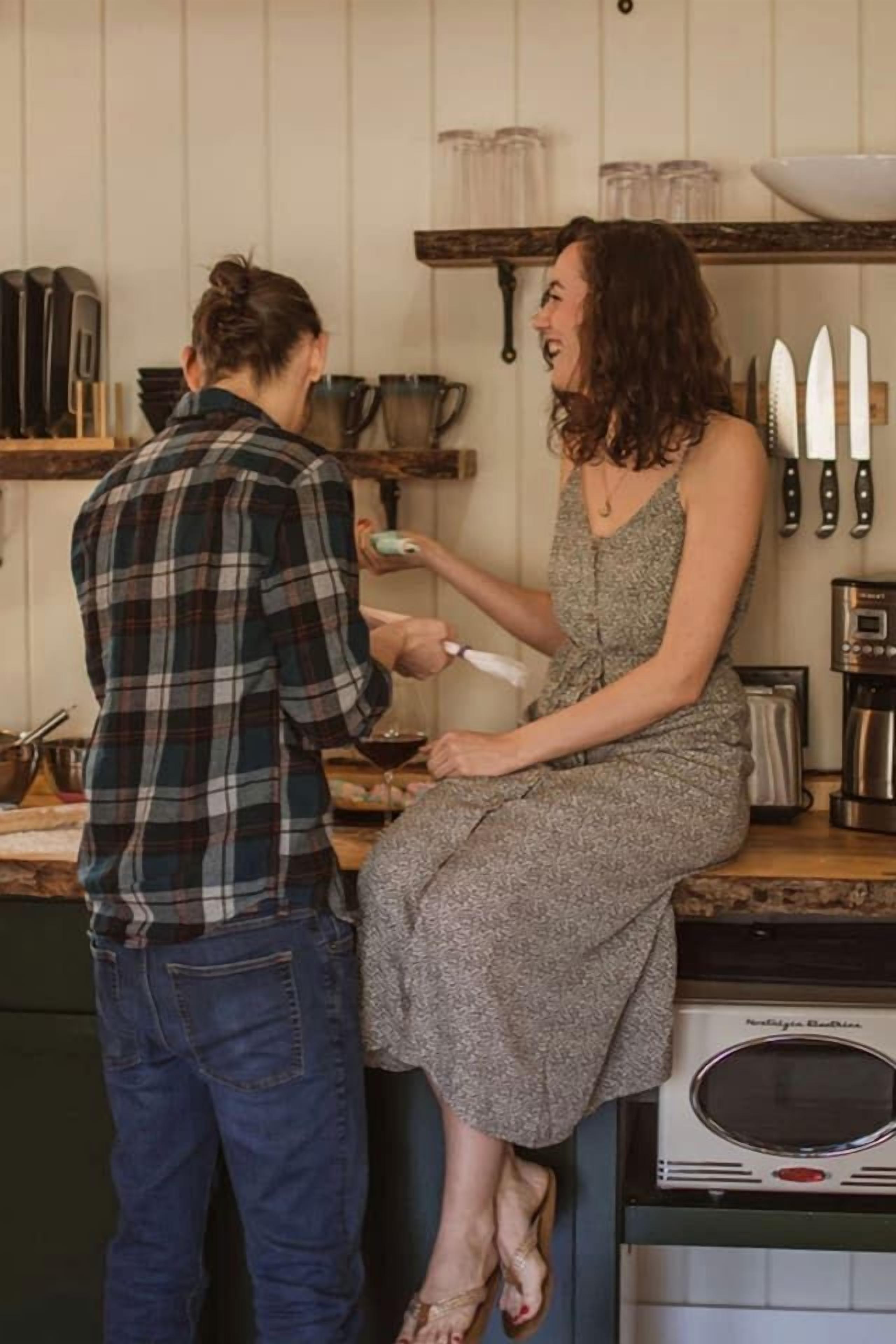 Kaffe-/temaskine, køleskab, mikrobølgeovn, ovn