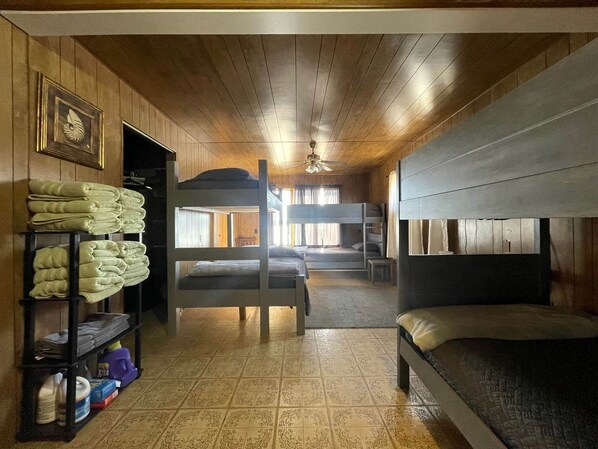 Desk, WiFi, bed sheets