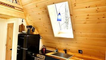 Cafetière/bouilloire, réfrigérateur, micro-ondes, four