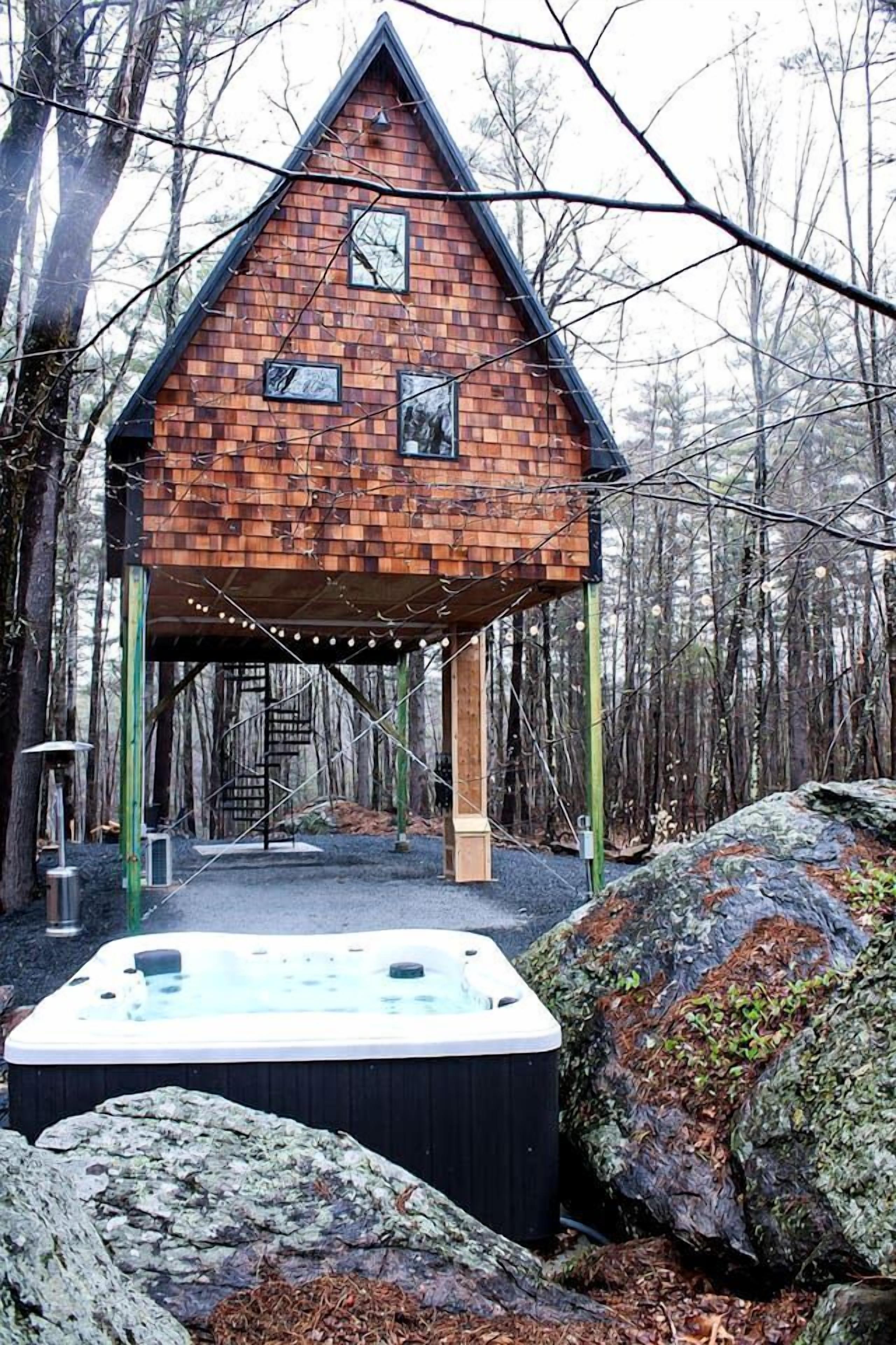 Outdoor spa tub
