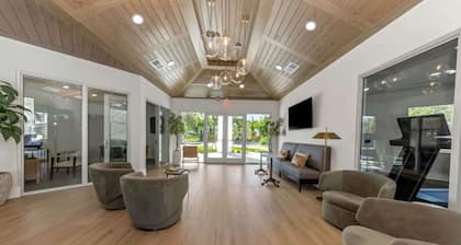 Peaceful 1BR near Clearwater | Pool, Gym & Parking