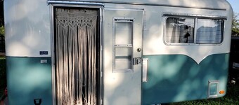 Beautiful Farmstay Hill Cottage and Tiny Equipped Camper in Maryland