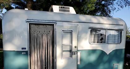 Beautiful Farmstay Hill Cottage and Tiny Equipped Camper in Maryland