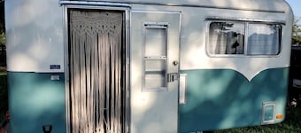 Beautiful Farmstay Hill Cottage and Tiny Equipped Camper in Maryland