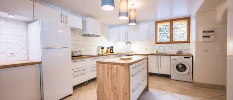 冰箱、微波炉、烤箱、洗碗机