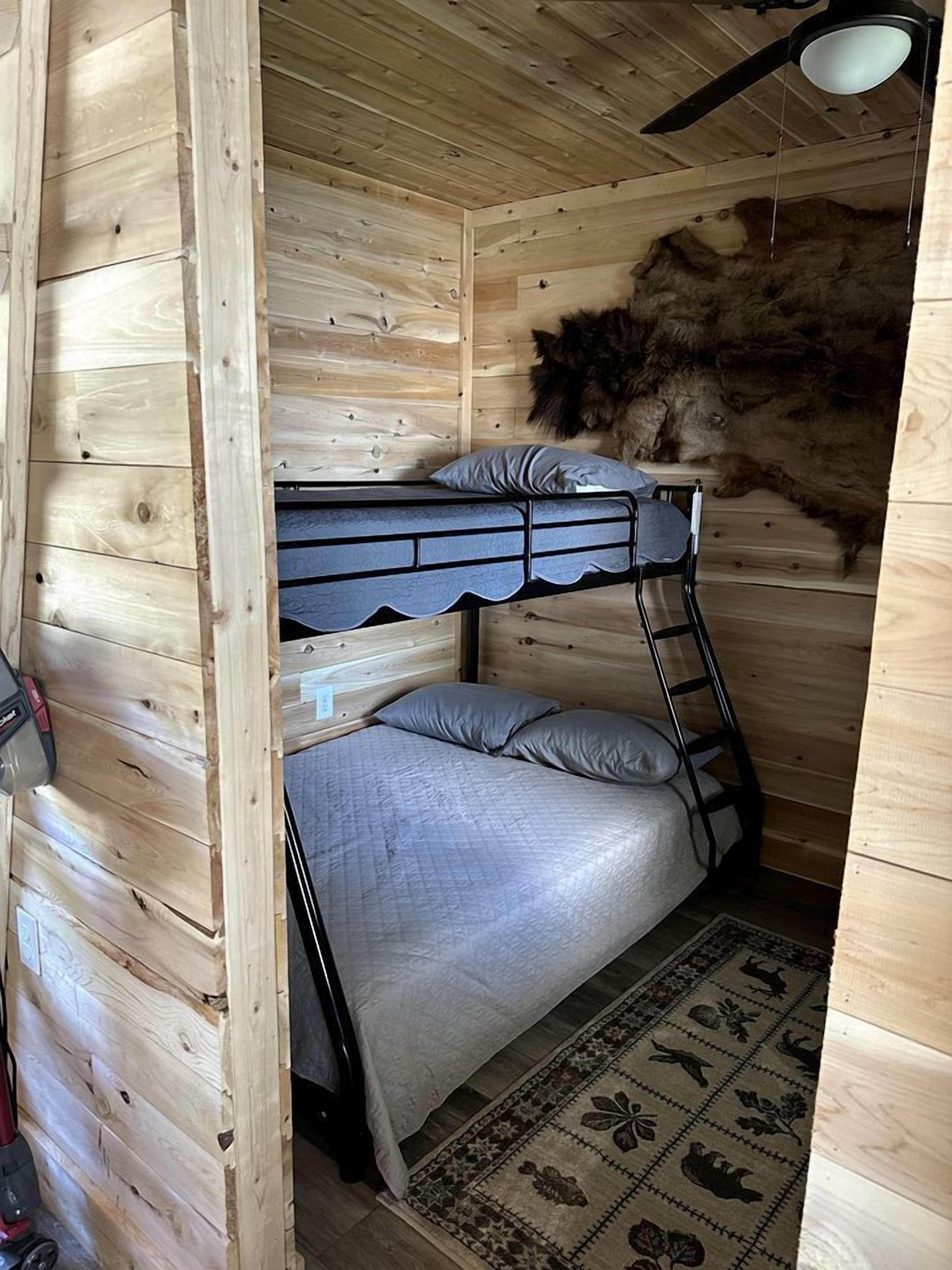2 chambres, bureau, Wi-Fi, literie fournie