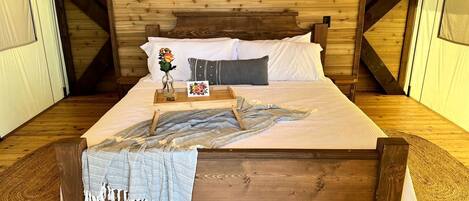 1 bedroom, bed sheets