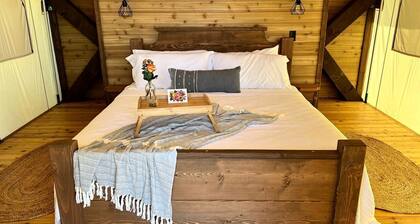 Reconnect with Nature at this Equipped Tented Cabin in Tekamah, Nebraska