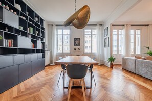 Dining - La Galerie des Vosges – Charmant appart 2 chambres (Strasbourg)