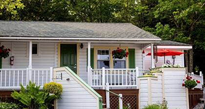 Sunny Room with a Private Deck in a Bed and Breakfast near Camden Hills State Park, Maine