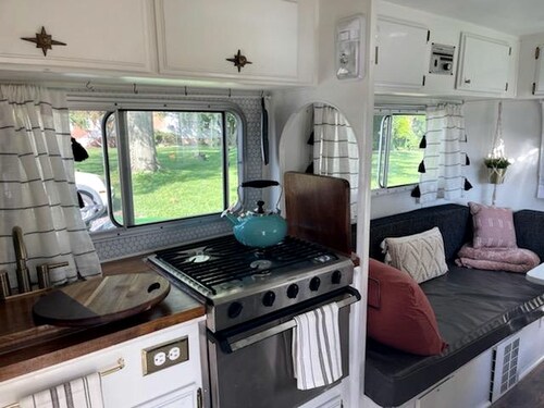 Pleasant Cozy Airstream with Amazing Stargaze and Farm Views in Maryland