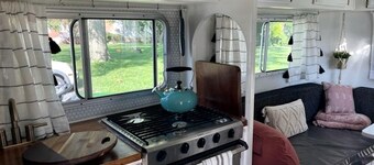 Pleasant Cozy Airstream with Amazing Stargaze and Farm Views in Maryland