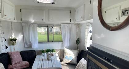 Pleasant Cozy Airstream with Amazing Stargaze and Farm Views in Maryland