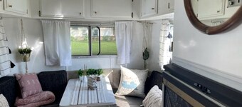 Pleasant Cozy Airstream with Amazing Stargaze and Farm Views in Maryland