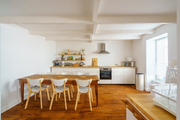 Fridge, microwave, oven, dishwasher