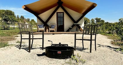 Spacious Tented Cabin Perfect for a Family of Four in Tekamah, Nebraska