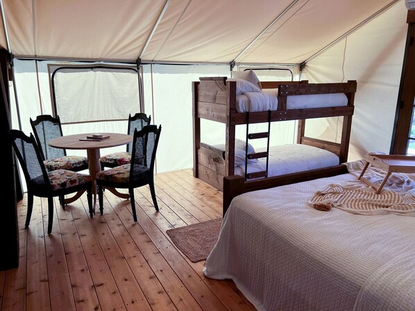 1 bedroom, bed sheets